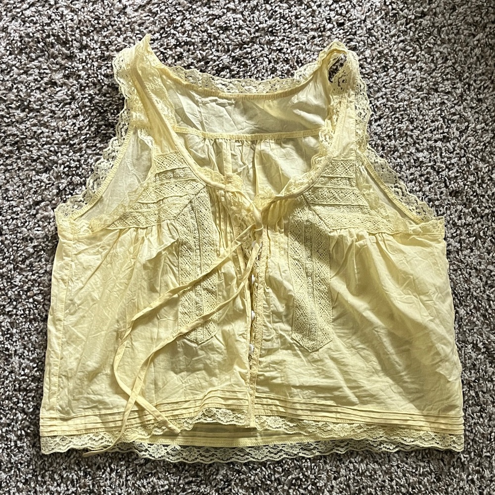 Butter yellow lace tank, S - Picture 3 of 6